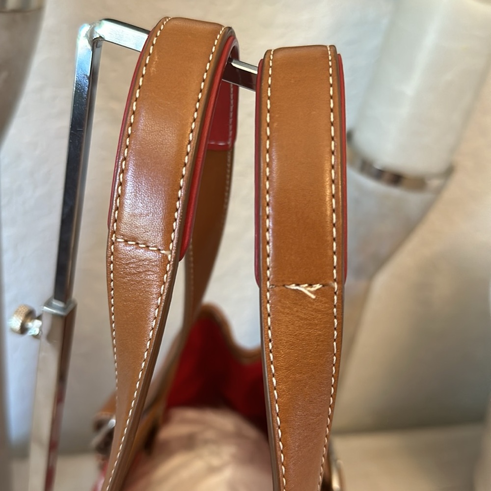 Coach Hamptons Signature C Tote Tan leather with contrast stitch EUC - Picture 9 of 10